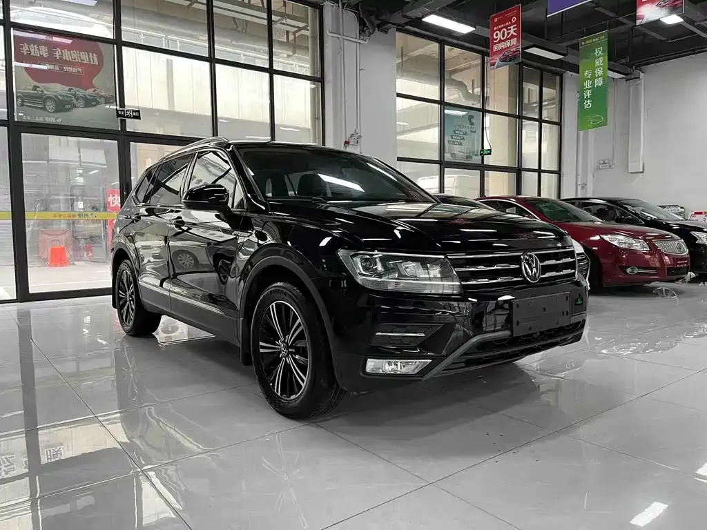 Volkswagen Tiguan L — фото 2