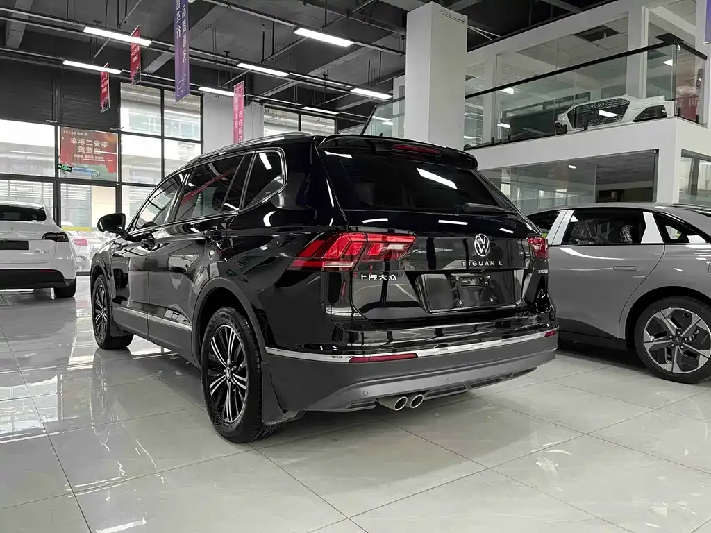 Volkswagen Tiguan L — фото 3