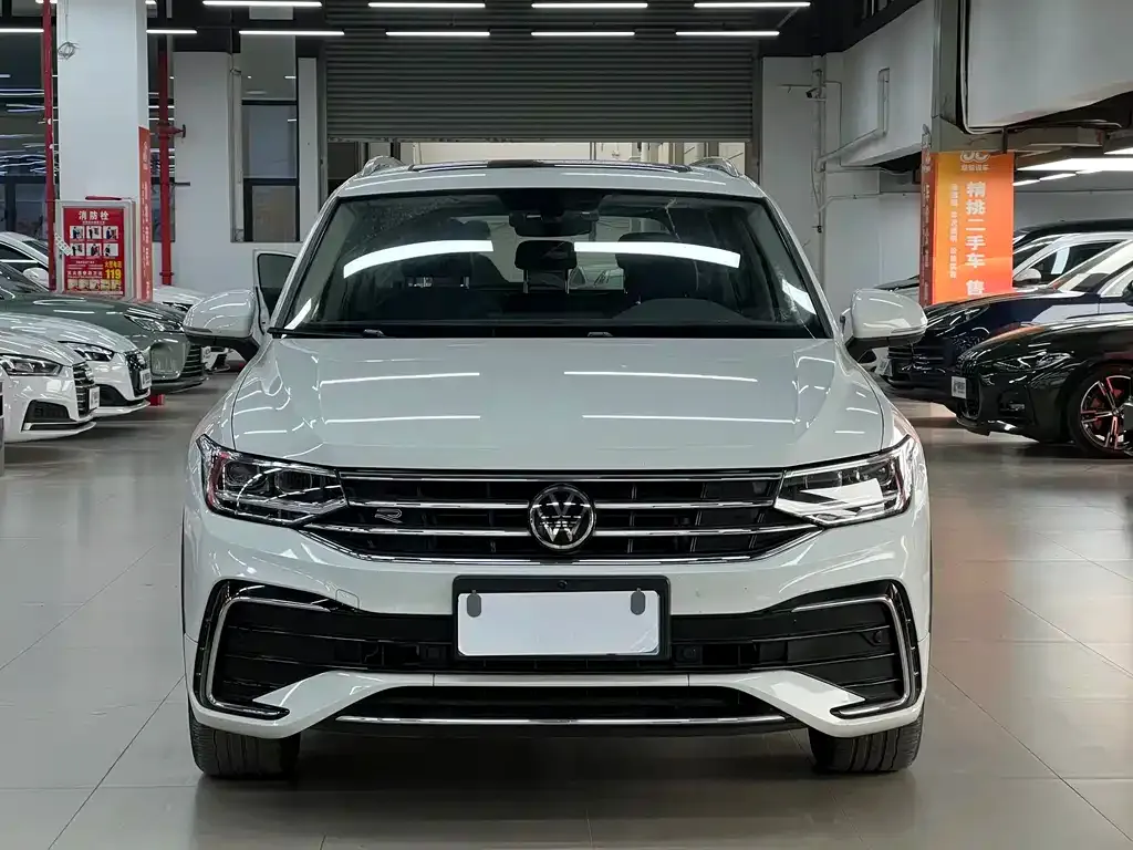 Volkswagen Tiguan L — фото 7