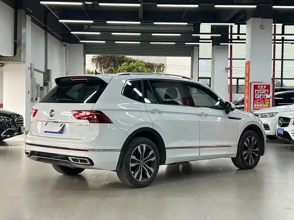 Volkswagen Tiguan L — фото 4