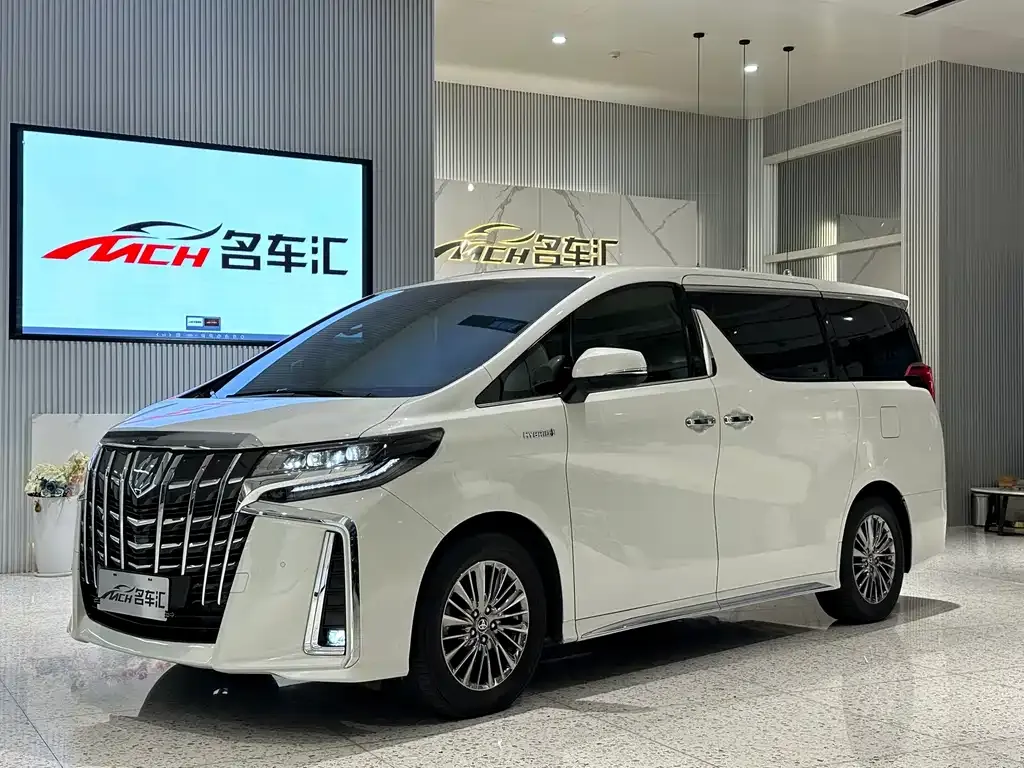 Toyota Alphard — фото 1