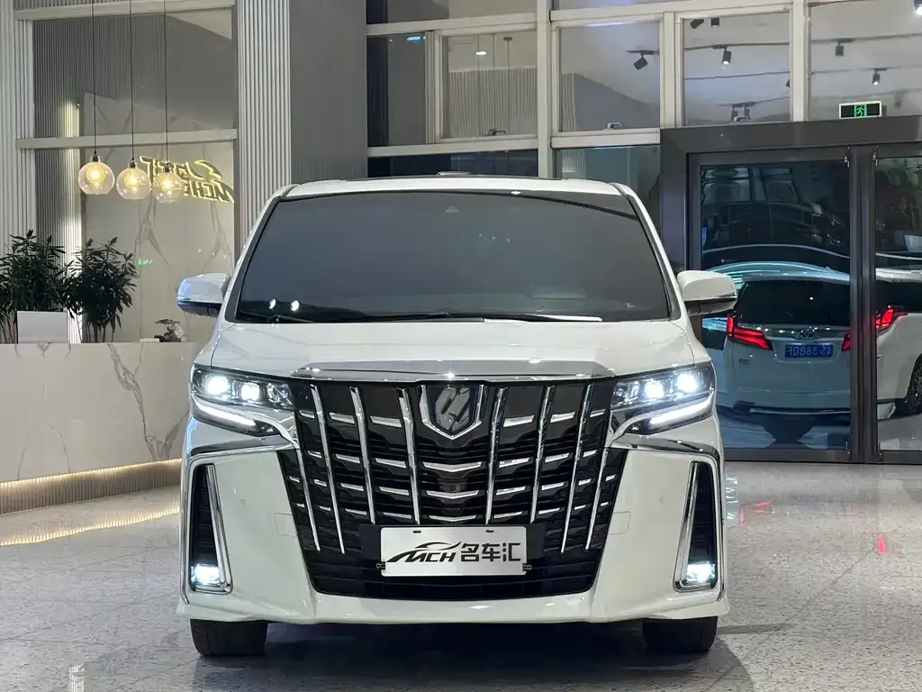 Toyota Alphard — фото 3