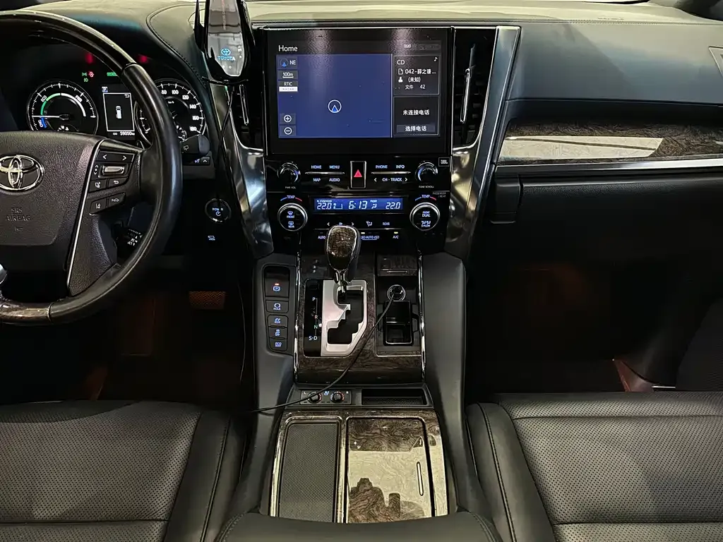 Toyota Alphard — фото 9