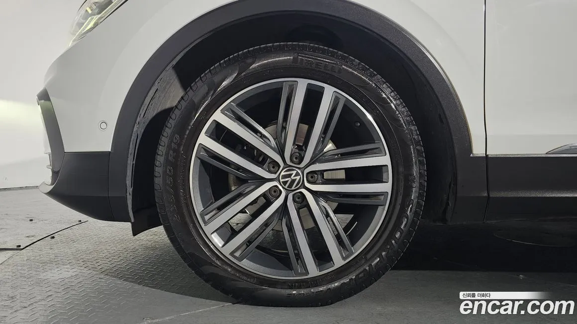 Volkswagen Tiguan — фото 7