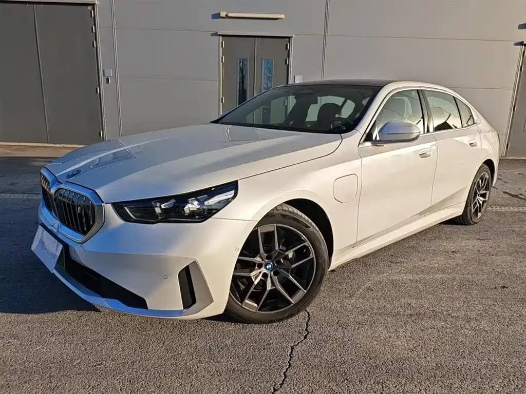 BMW i5 — фото 1