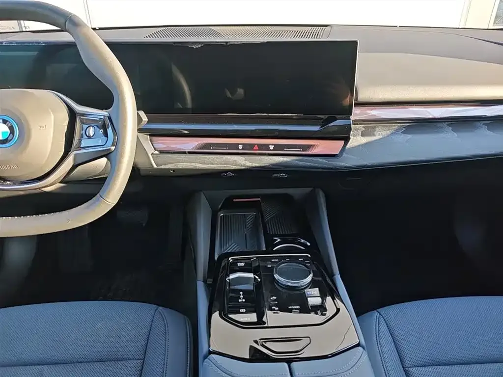 BMW i5 — фото 7
