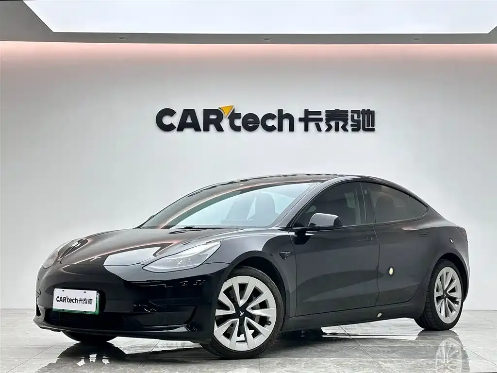 Tesla Model 3 — фото 1
