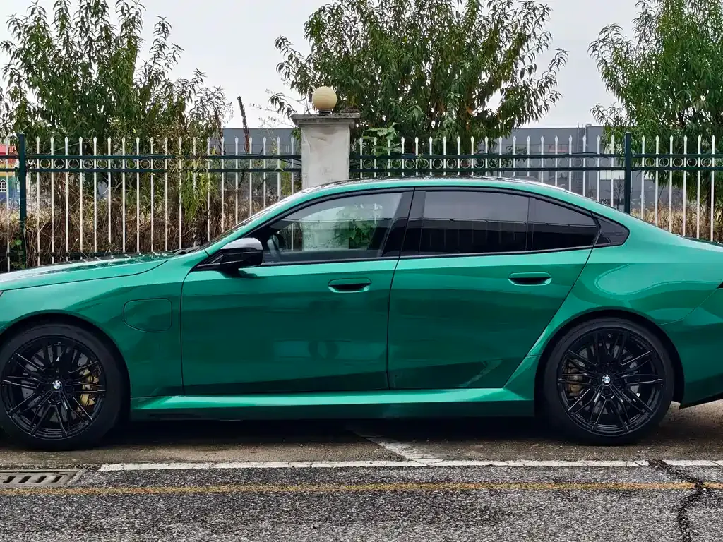 BMW M5 New Energy — фото 6