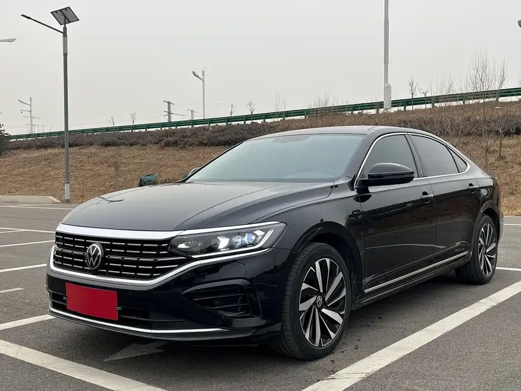 Volkswagen Passat — фото 1