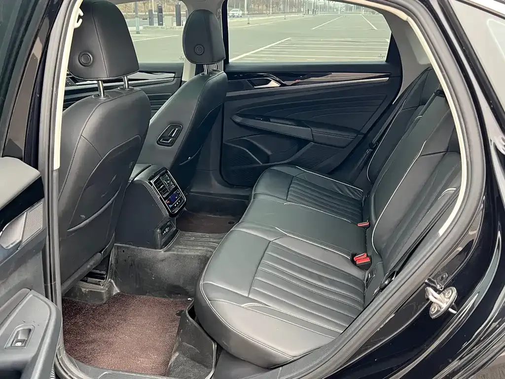 Volkswagen Passat — фото 7
