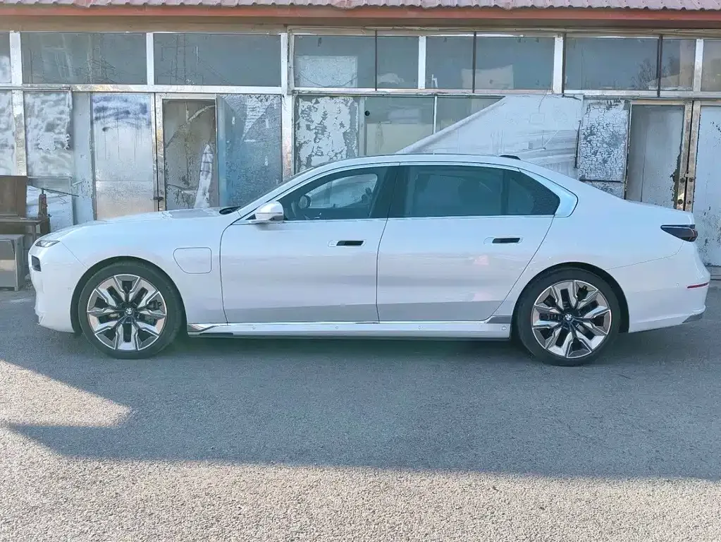 BMW i7 — фото 4