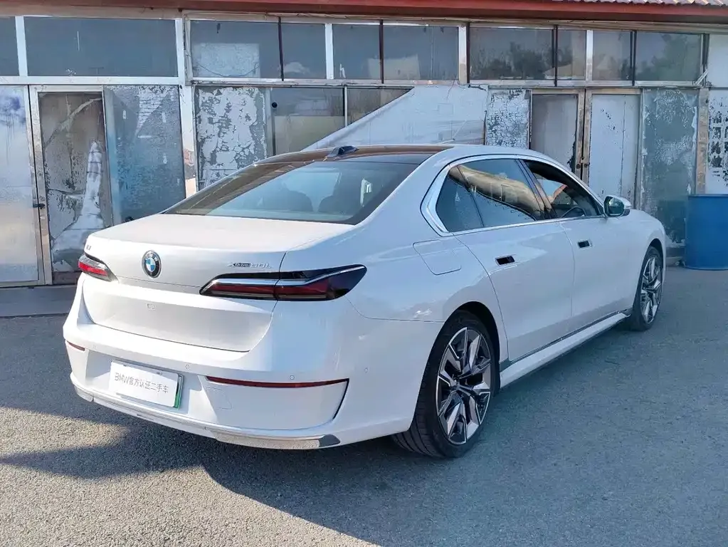 BMW i7 — фото 9