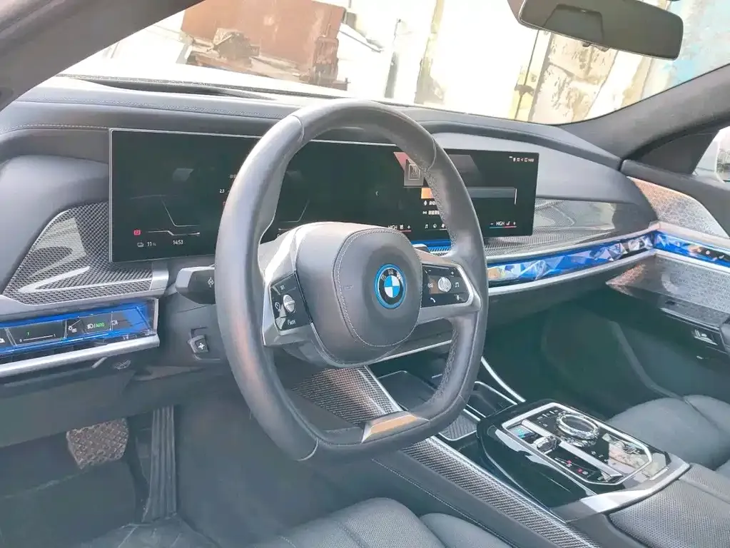 BMW i7 — фото 6