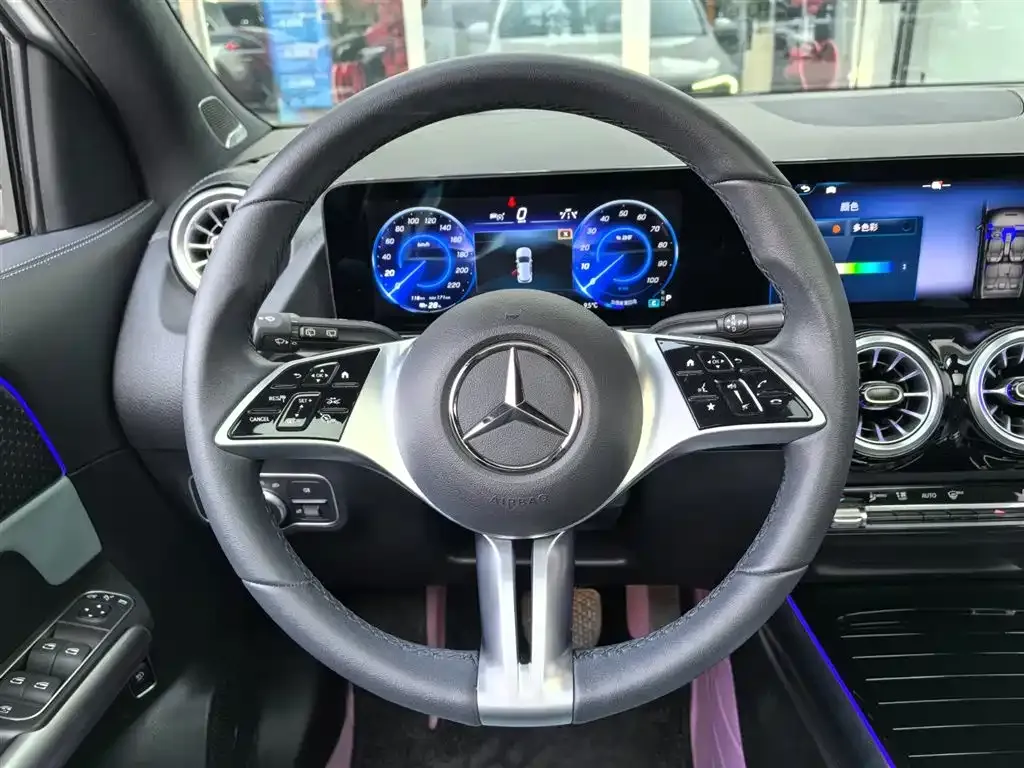 Mercedes-Benz EQA — фото 7