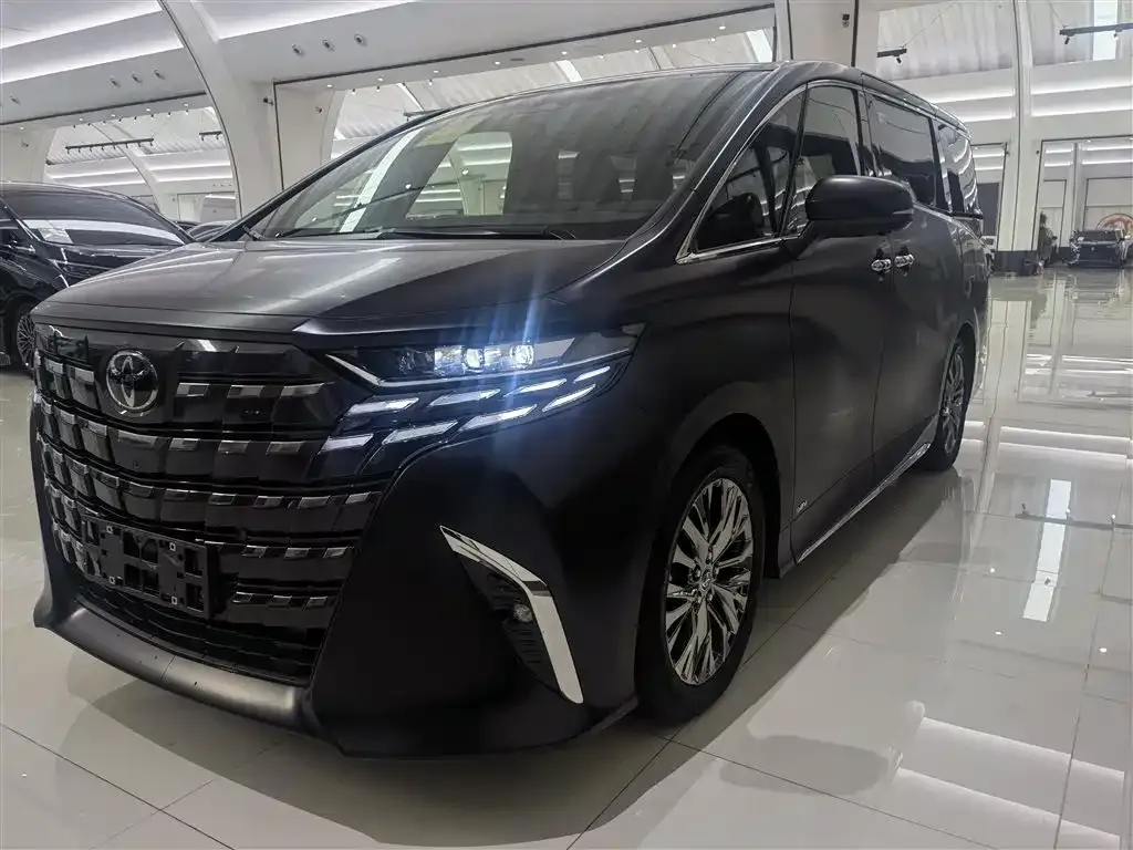 Toyota Alphard — фото 1
