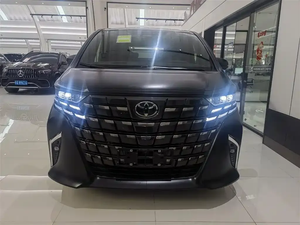 Toyota Alphard — фото 10