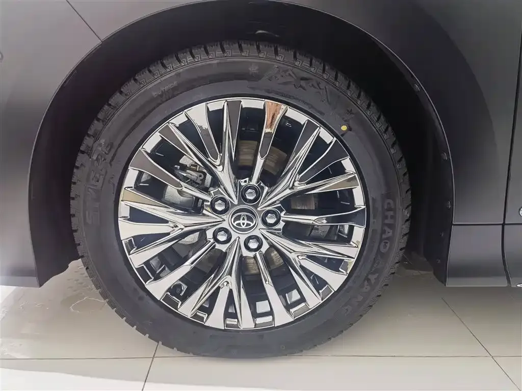 Toyota Alphard — фото 4