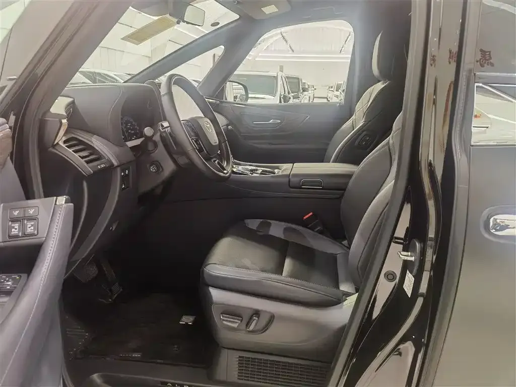 Toyota Alphard — фото 6