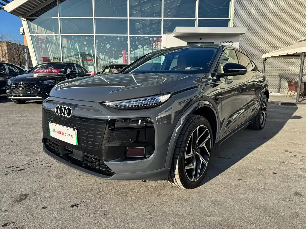 Audi Q6L Sportback e-tron — фото 1