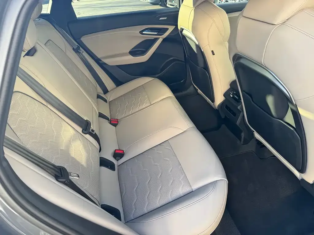 Audi Q6L Sportback e-tron — фото 5