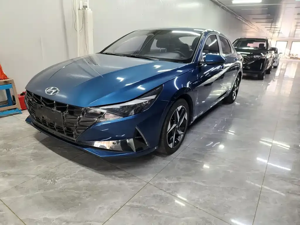 Hyundai Elantra — фото 1