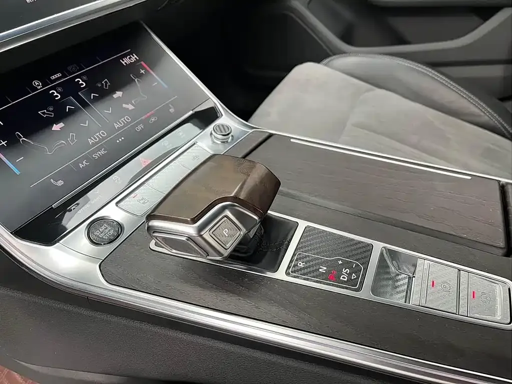 Audi A6L — фото 2