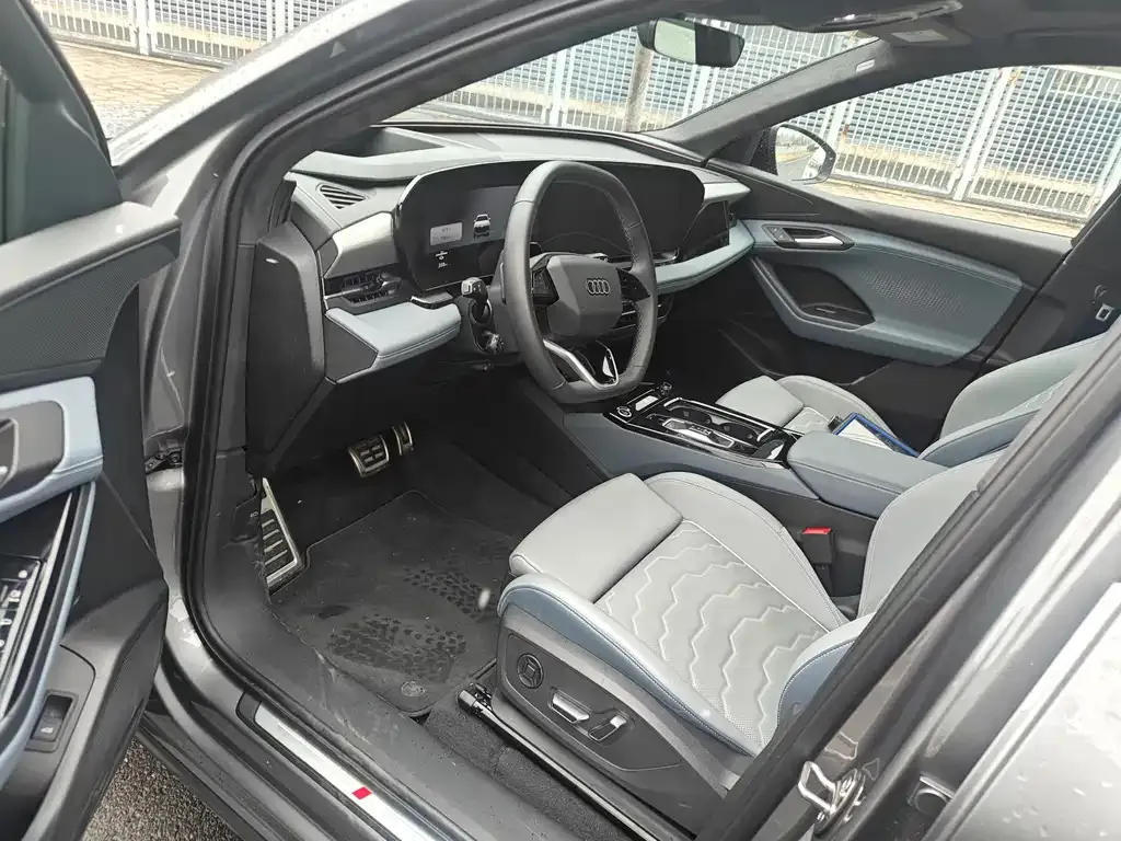 Audi Q6L e-tron — фото 2