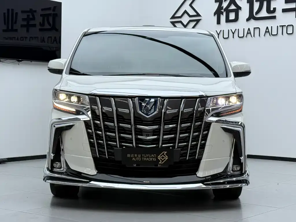 Toyota Alphard — фото 3