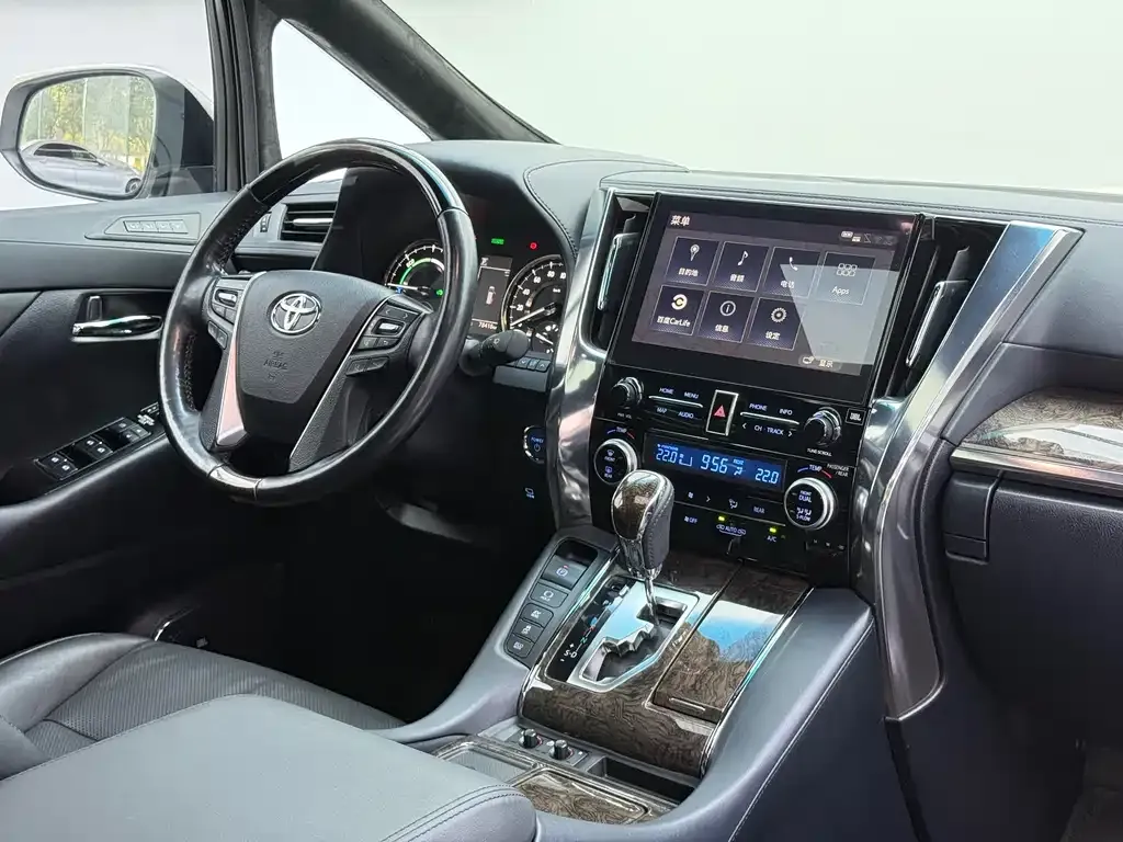 Toyota Alphard — фото 8