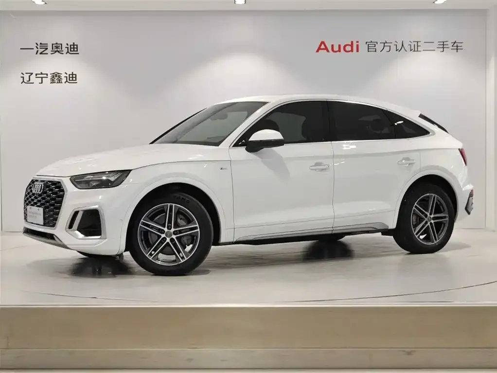 Audi Q5L Sportback — фото 1