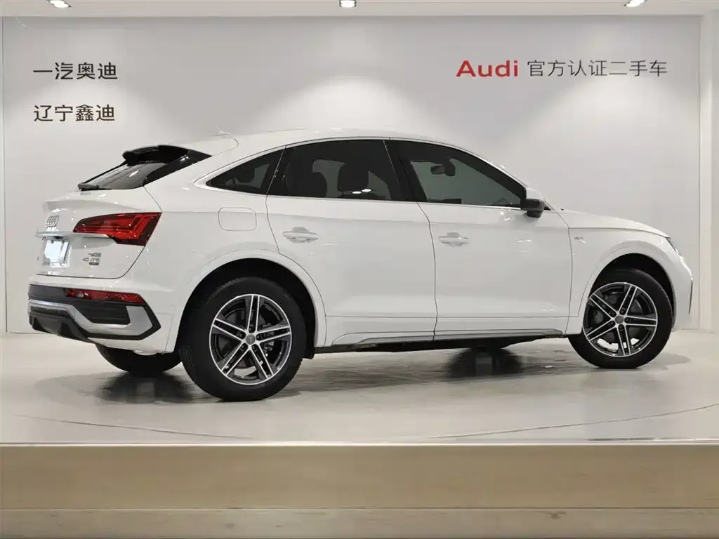 Audi Q5L Sportback — фото 5