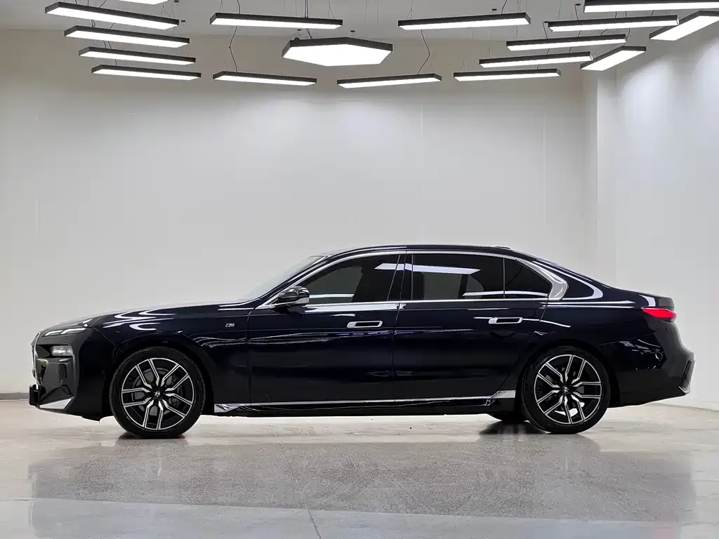 BMW 7 Series — фото 4