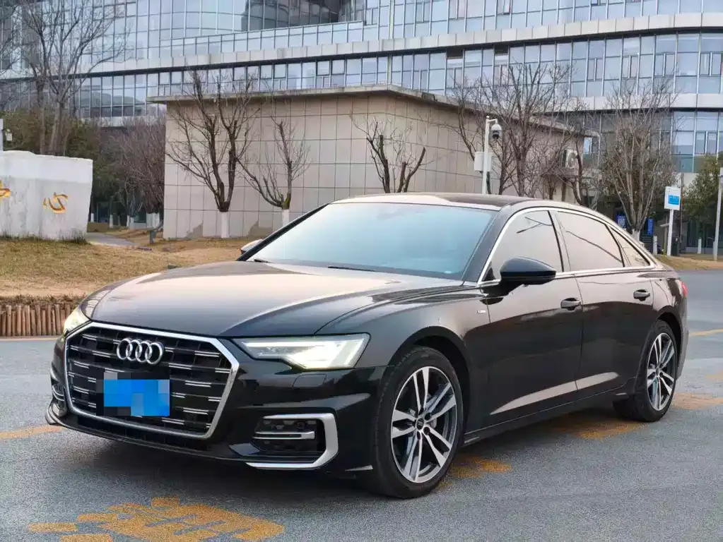 Audi A6L — фото 1