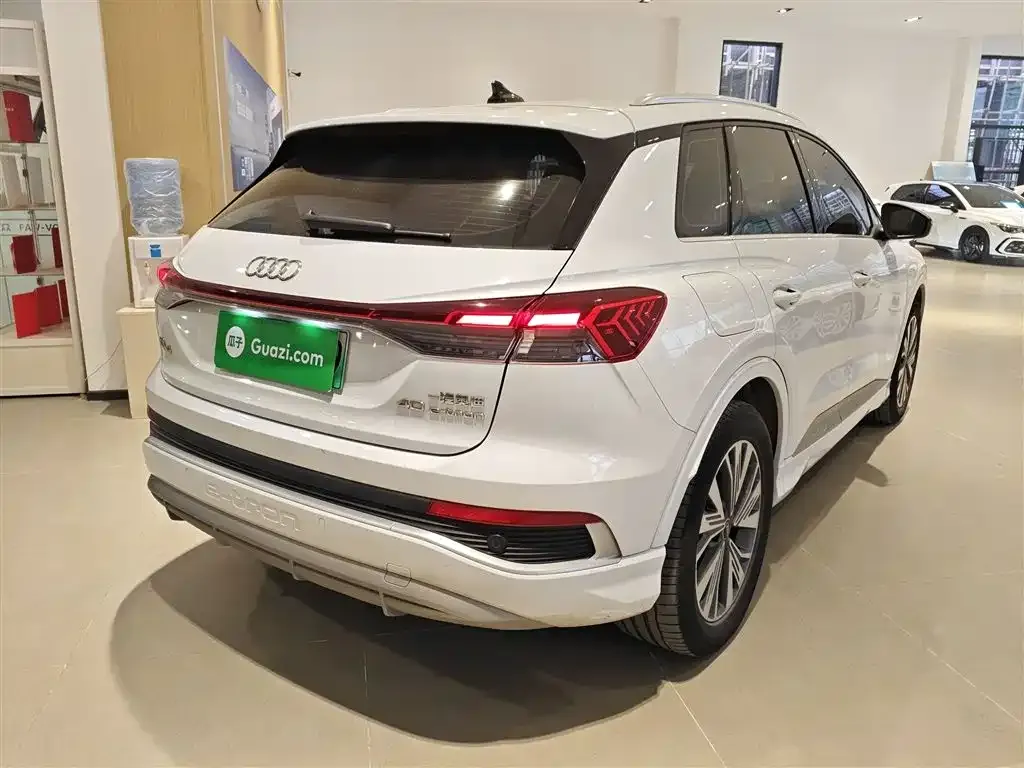 Audi Q4 e-tron — фото 10