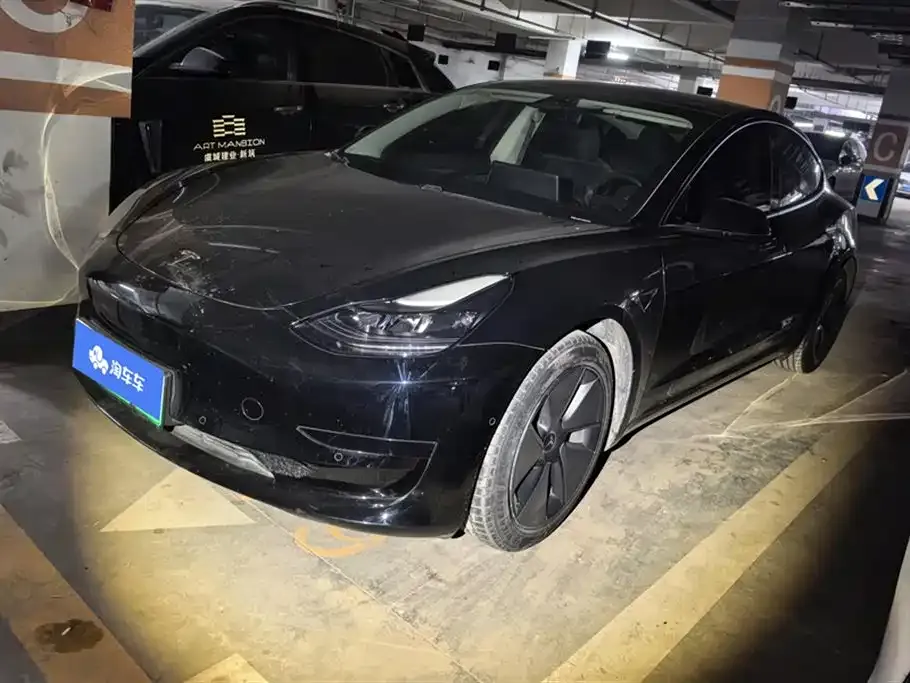 Tesla Model 3 — фото 1