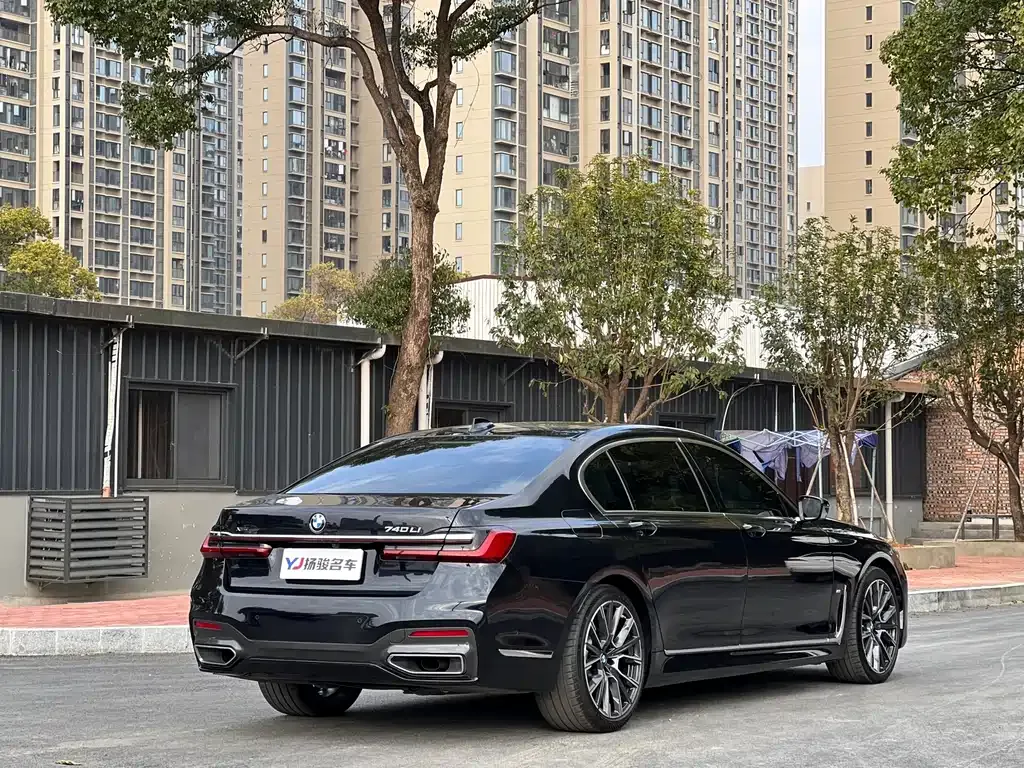 BMW 7 Series — фото 9