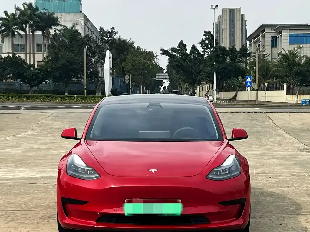 Tesla Model 3 — фото 5