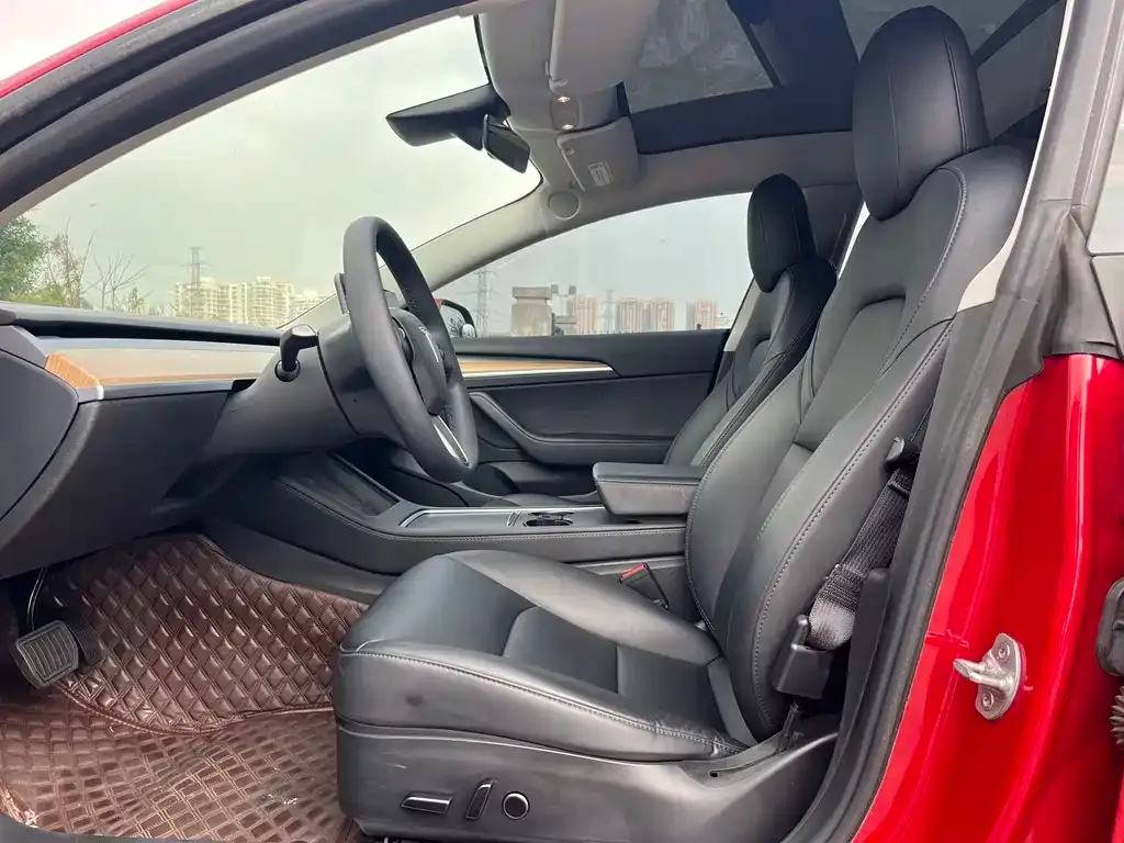 Tesla Model 3 — фото 3