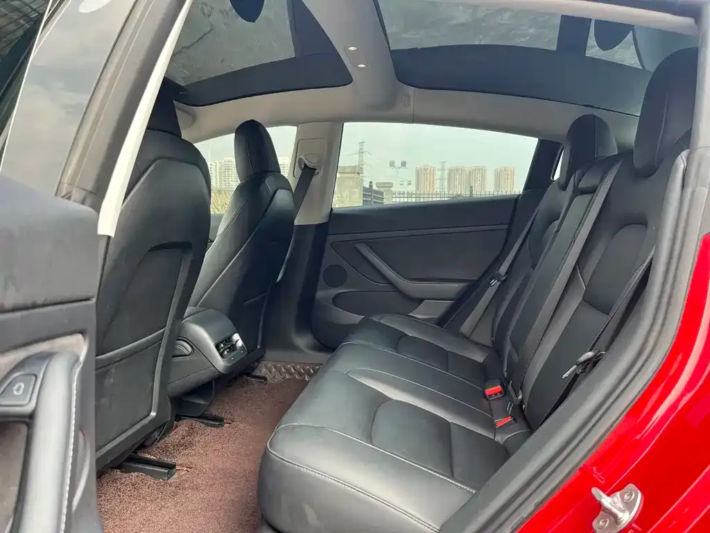Tesla Model 3 — фото 4