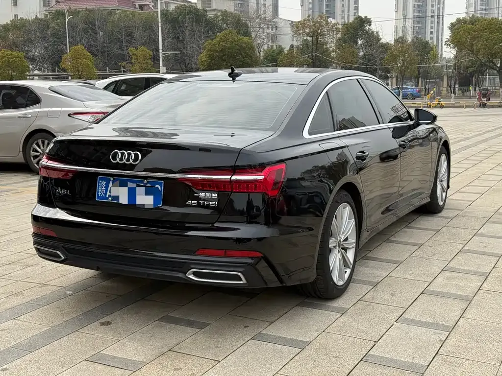 Audi A6L — фото 10