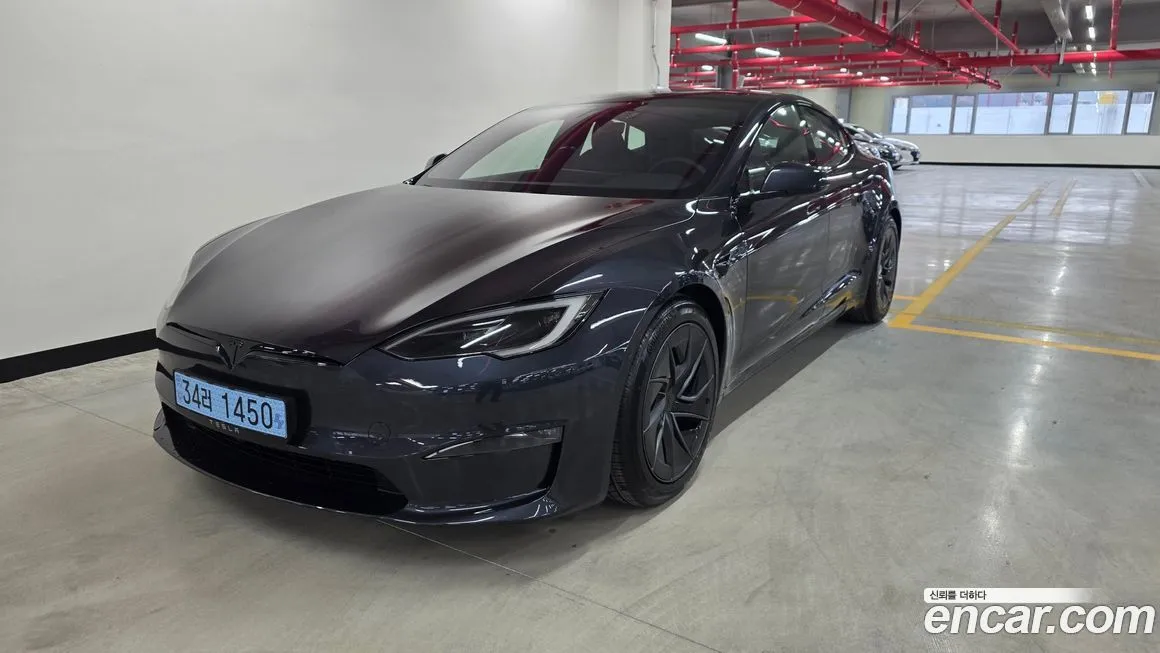 Tesla Model S — фото 1