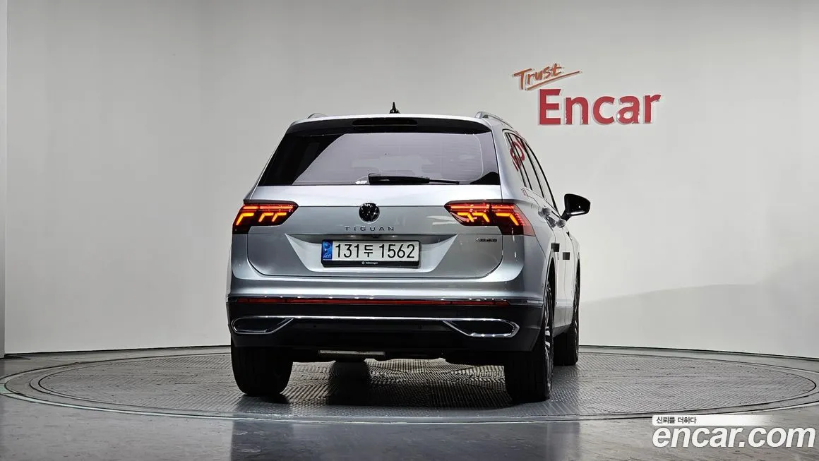 Volkswagen Tiguan — фото 4