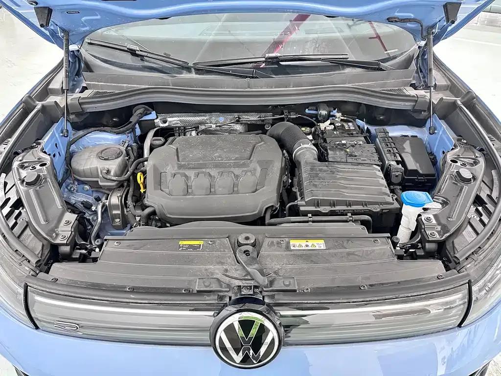 Volkswagen Tiguan L — фото 10