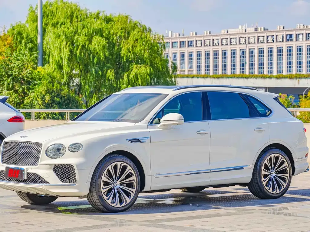 Bentley Bentayga — фото 1
