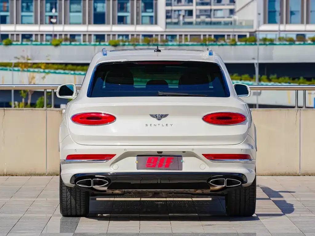 Bentley Bentayga — фото 10
