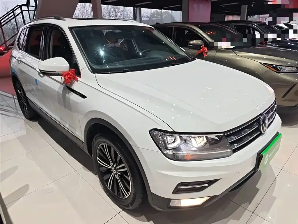 Volkswagen Tiguan L — фото 4