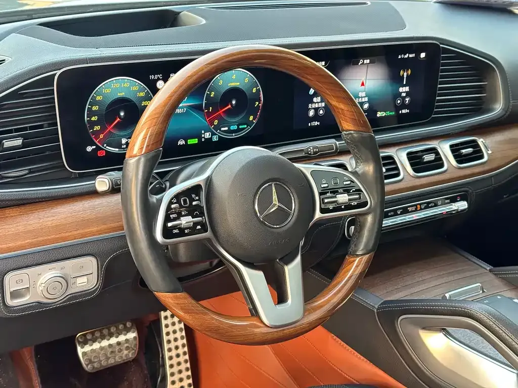 Mercedes-Benz GLS — фото 6