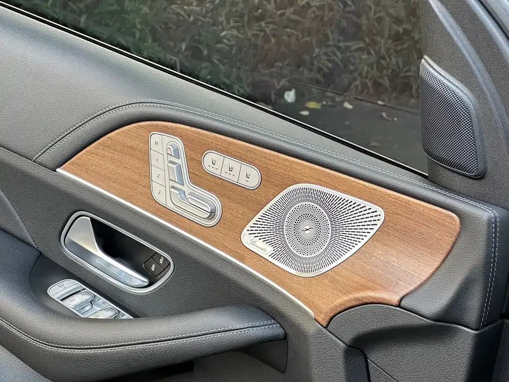 Mercedes-Benz GLS — фото 10