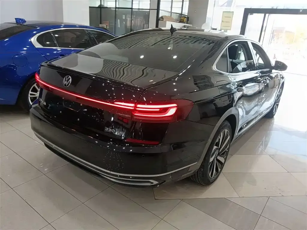 Volkswagen Passat — фото 10