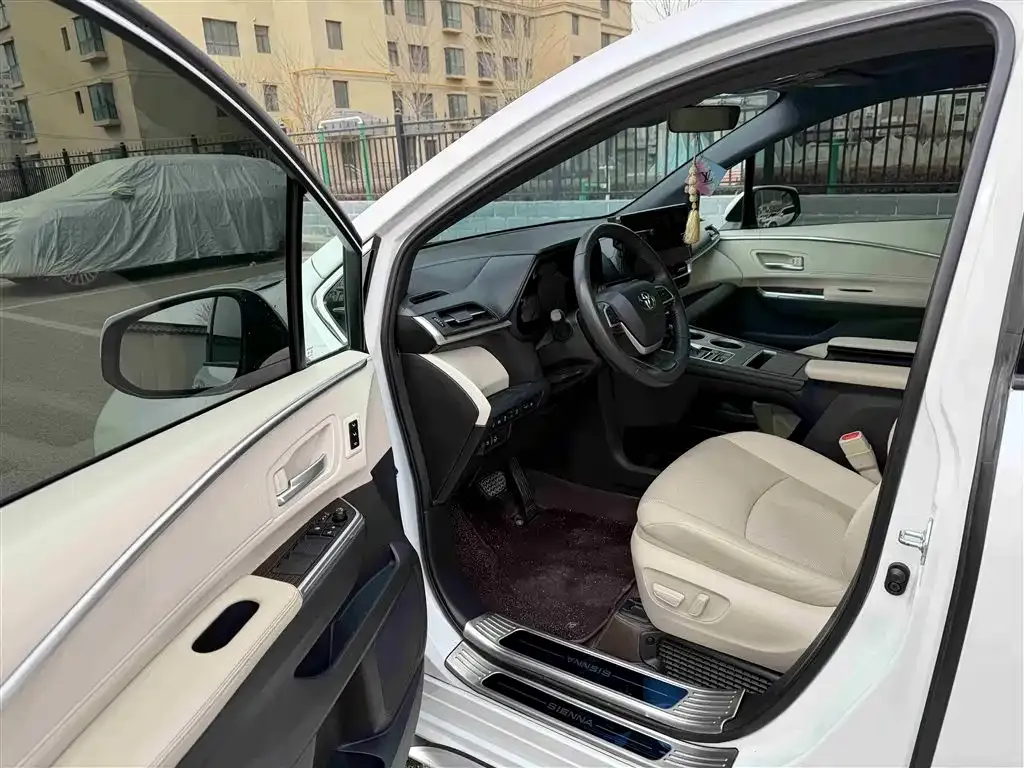 Toyota Granvia — фото 2